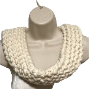 Infinity Circle Scarf Handmade Knitted Thick Chunky Ivory Cream 36 x 5 in